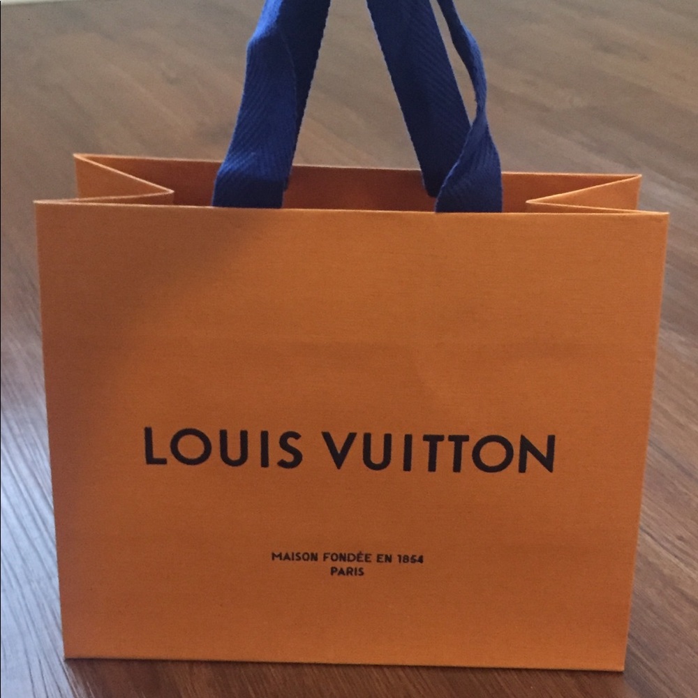Louis Vuitton medium shopping paper bag